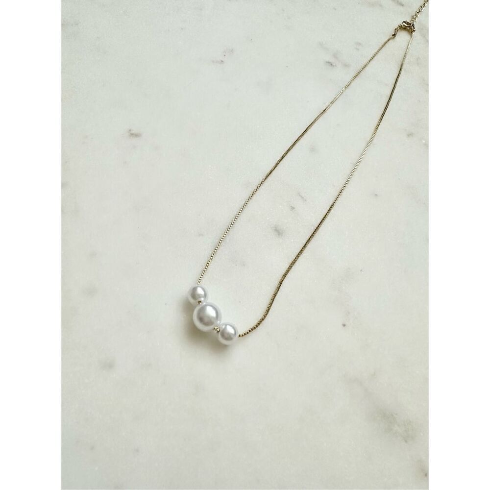 Triple pearl sleek gold color necklace ￼
